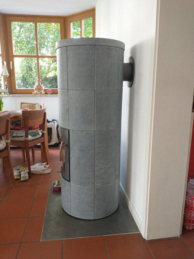 Lotus M Basic Speckstein im Wohnzimmer