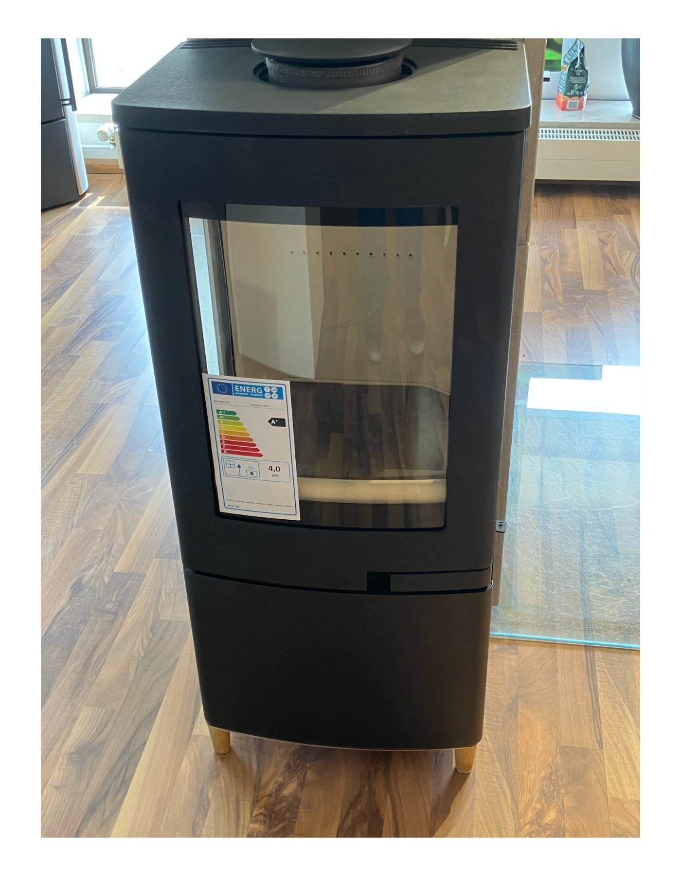 Uno 4 mit Eichenholzfüßchen - Bernhard Schleicher e.K.